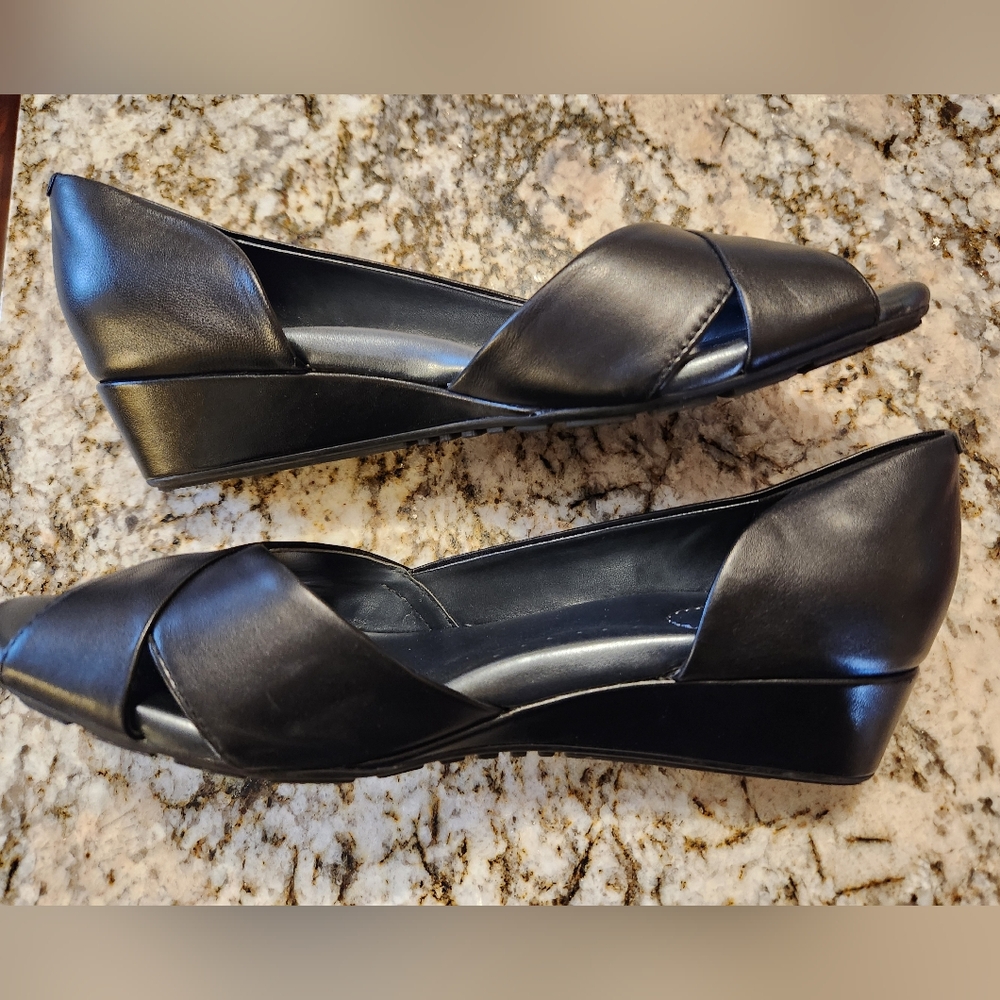 EASY SPIRIT Shoes, Bernie's Dress Wedge Peep Toe Black 9.5 B D'orsay Leather EUC